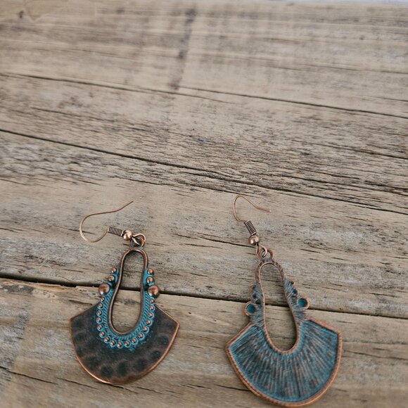 Boho Chic Hammered Antiqued Copper Dangle Earrings - Picture 4 of 4